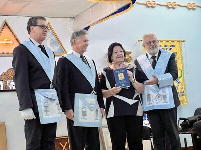 Profa. Dra. Teresinha Covas Lisboa proferindo Palestra na Loja Maçônica - Templo Tiradentes.